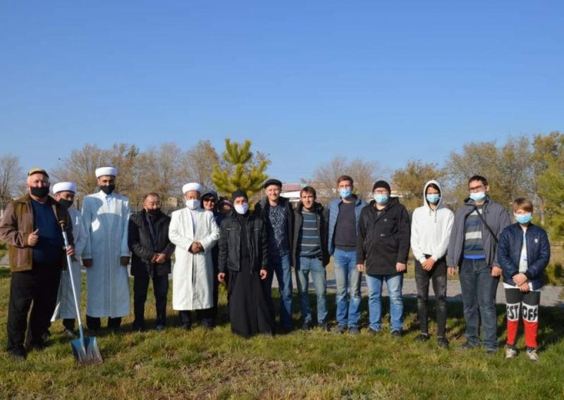 Абай ауданында Рухани келісім күніне орай 30-түп ағаш отырғызылды