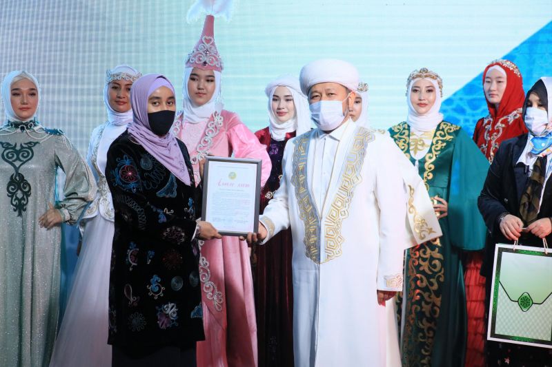 Жалғыз бойжеткен контурланғысы келеді Жыныстық фото жиектемелер