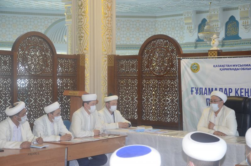 Қарағанды: Имамдар мен ұстаздарға жаңа пәтуалар таныстырылды