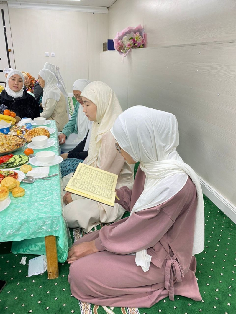 Томпалы кончалардың фотосы Жетілген орыстар жас жігіттермен жыныстық қатынасқа түседі